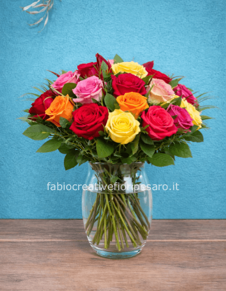 Bouquet di Rose con Vaso Trasparente – Raffinatezza in Ogni Dettaglio 🌹✨