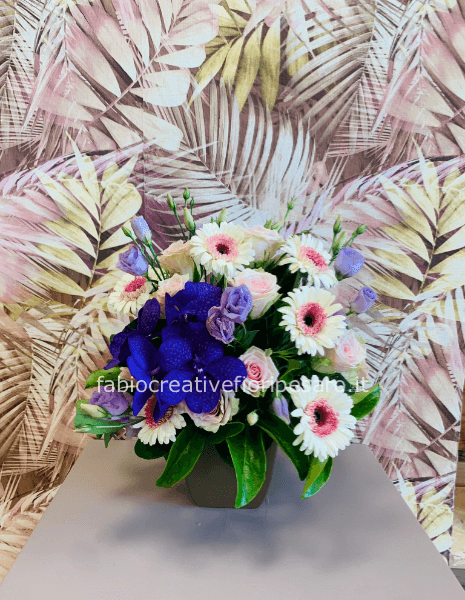 Composizione Floreale in Vaso – Rose e Fiori di Stagione 🌸🌹